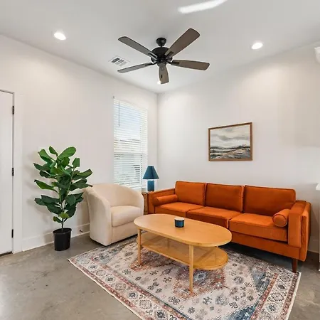 Swamp House Luxury Amenities Chic New 65 Inch Tv Appartement